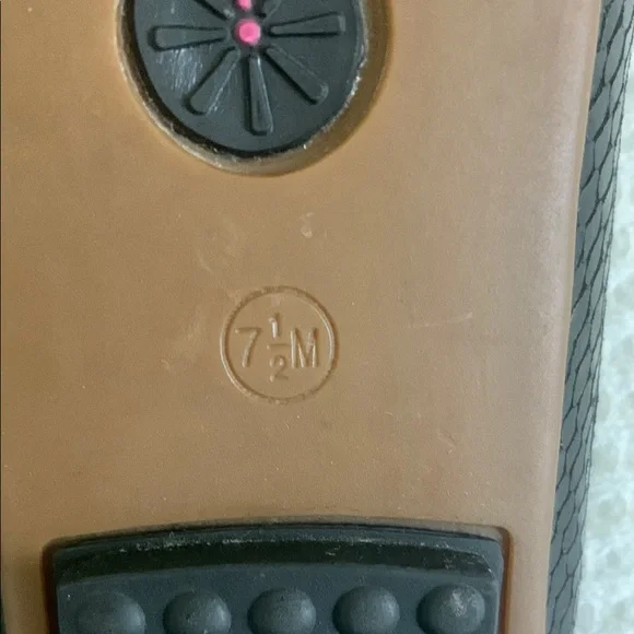 NWOT Isaac Mizrahi Black Flats with Textured Leather. - Picture 5 of 7